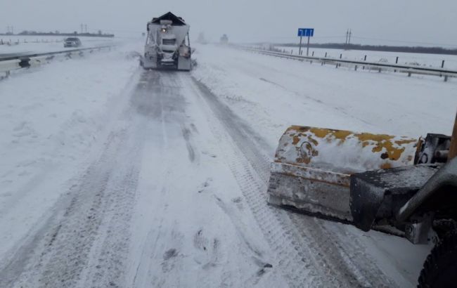 Через негоду в Україні обмежено рух транспорту у двох областях
