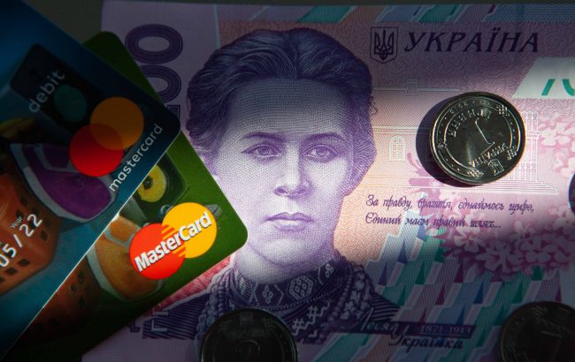 Украинцы сократили объемы снятия наличных в банкоматах