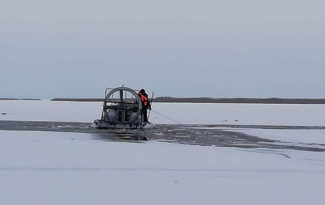 На Киевском водохранилище снегоход провалился под лед, есть погибшие