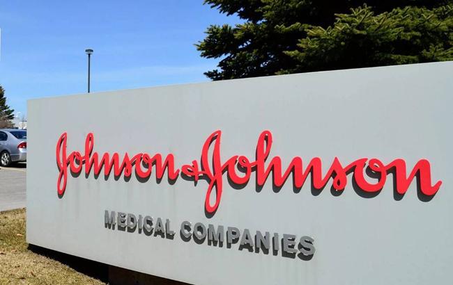 Суд зобов'язав Johnson&Johnson виплатити постраждалим від продукції компанії 4,6 млрд доларів