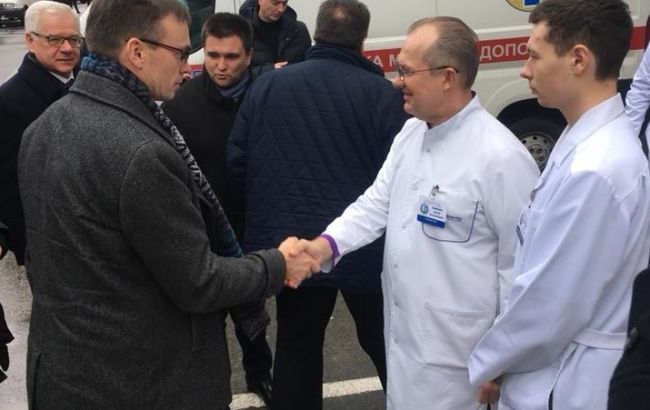 Вертоліт з п'ятьма міністрами закордонних справ не зміг долетіти до Маріуполя