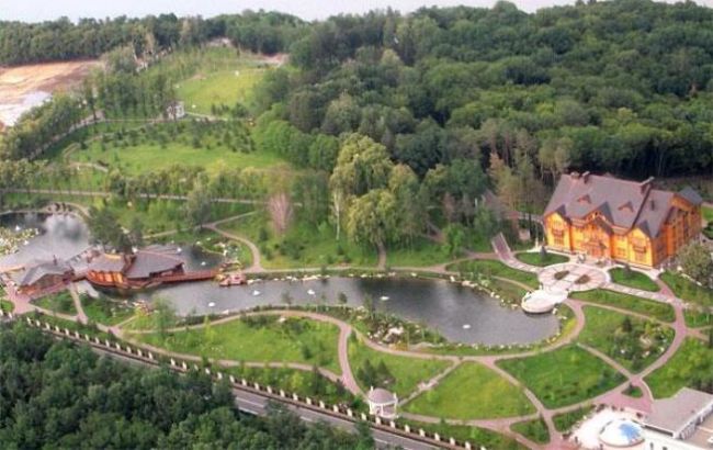 Суд наклав арешт на цінності Межигір'я