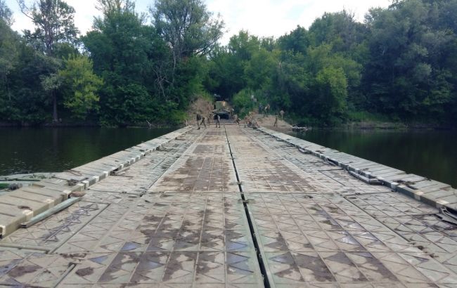 В Луганской области бойцы ВСУ установили понтонный мост жителям Крымского