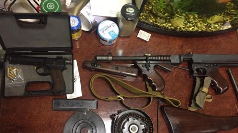 Міжнародна банда виготовляла і продавала зброю в Україні, її викрили