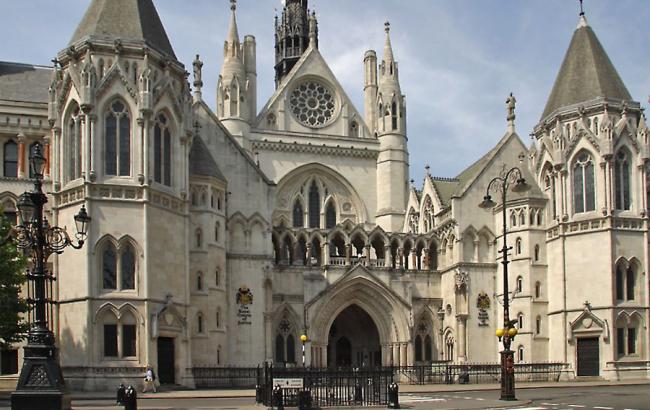 Високий суд Англії на місяць переніс судові дебати щодо "боргу Януковича"