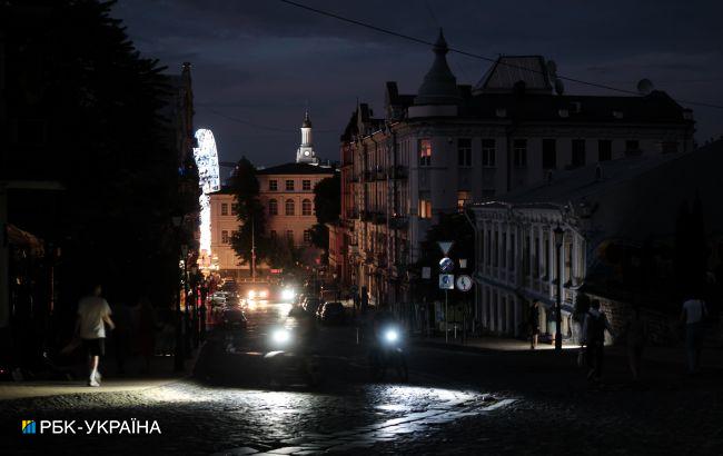 Діятимуть три черги графіків відключень. "Укренерго" описало ситуацію зі світлом