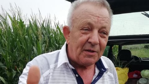 Під Тернополем екс-мер попався на крадіжці цибулі та капусти з чужого городу: з'явилося відео