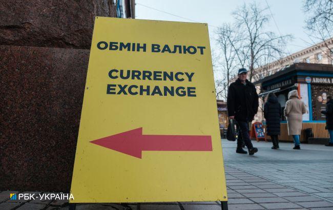 Долар пішов униз: обмінники оновили курси валют