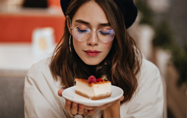 Ось, що з вами станеться, якщо будете їсти забагато солодкого