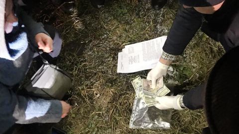 ДБР затримало львівського патрульного на хабарі