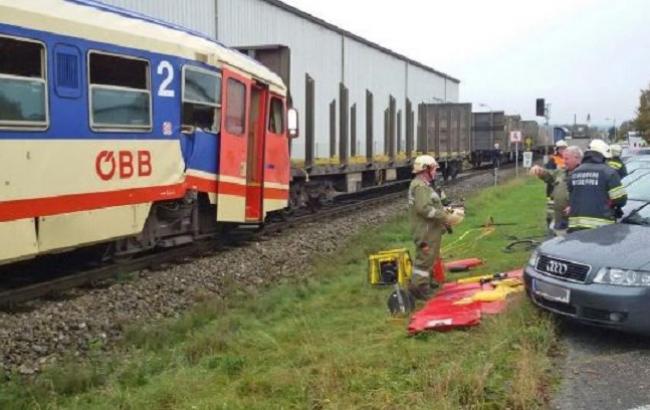 В Австрії приміський поїзд зіткнувся із товарними вагонами, є поранені