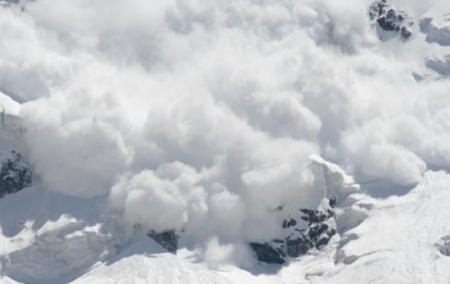 В Японии в результате схода лавины могли погибнуть до 8 школьников