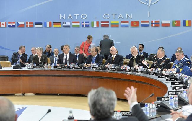 В НАТО увеличили военные расходы, а Россия начинает экономить