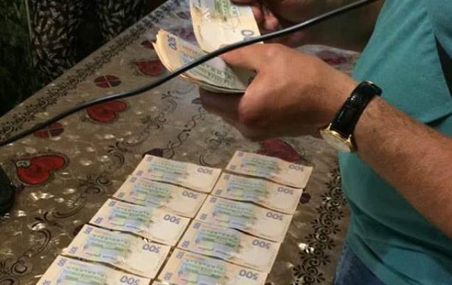 У Запорізькій області голова райради намагався знищити хабар і втекти від поліції