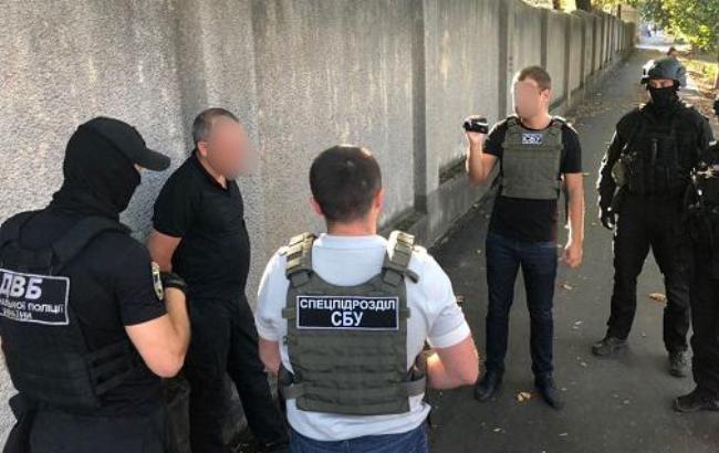 За неделю в неправомерных действиях уличили четырех полицейских