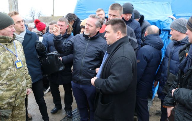 Главы МИД Чехии, Дании и Украины посетили КПВВ "Гнутово" на Донбассе