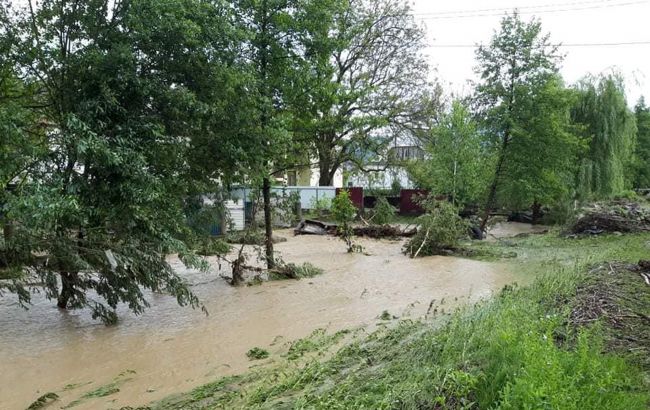 Смыло мосты и затопило село: последствия непогоды в Закарпатской области
