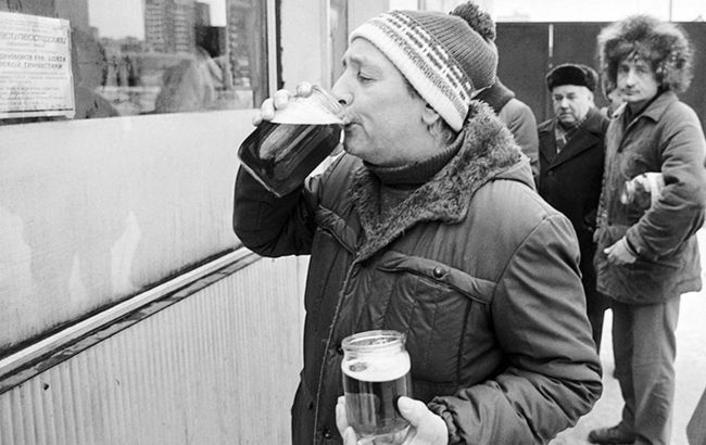 З'явилися фото "убогого радянського фастфуду": брудні пивні, смердючі чебуреки і хамство