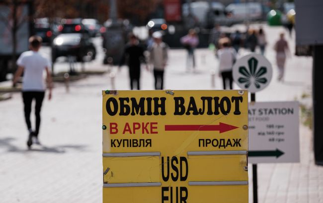 Каким будет курс доллара в течение года: прогноз руководителей предприятий Украины