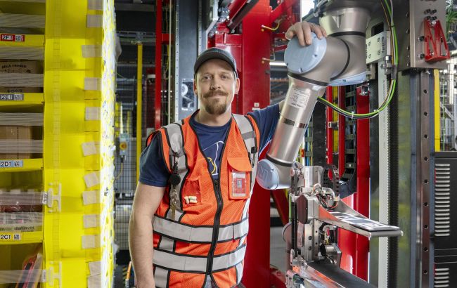 Amazon створила робота-вантажника з унікальною здатністю "відчувати" предмети, як людина (фото)