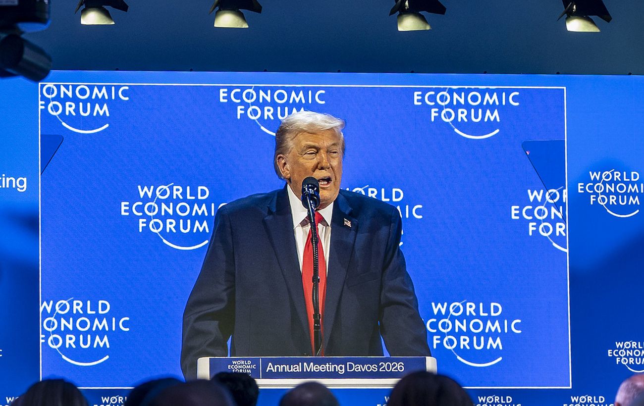 "Що з ним трапилося?": Трамп висміяв виступ Макрона в окулярах