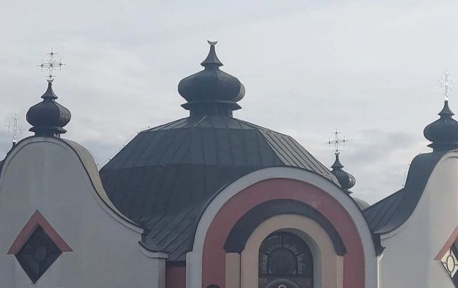 Думав, що срібний: в Польщі спіймали крадія хреста з української церкви