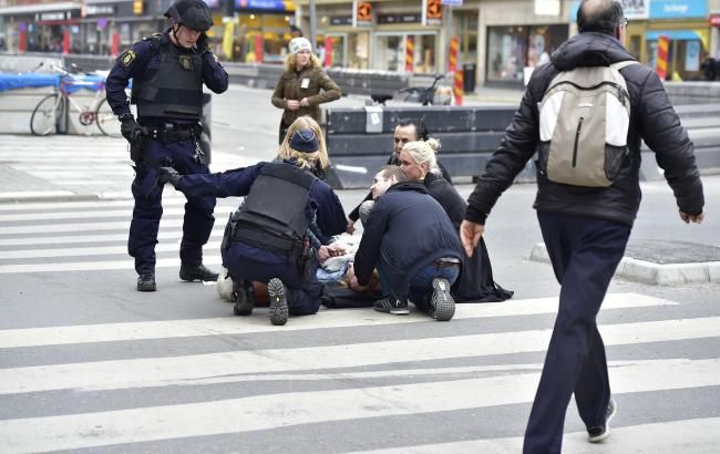 Один задержанный по теракту в Стокгольме признал свою вину, - источник