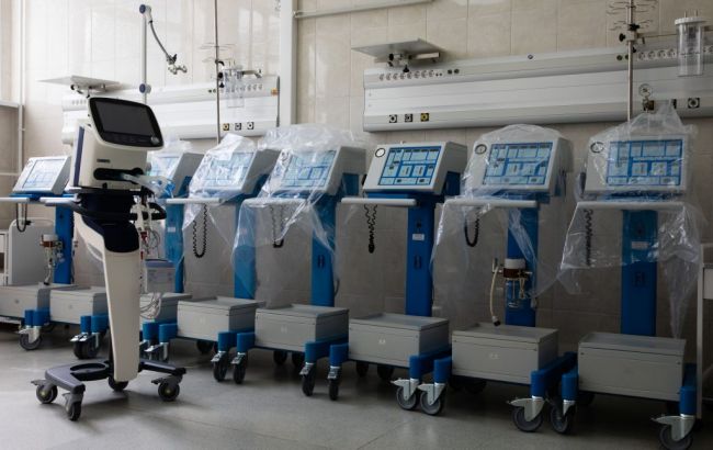 Фонд Порошенко восстановил для киевской больницы скорой помощи еще 8 аппаратов ИВЛ