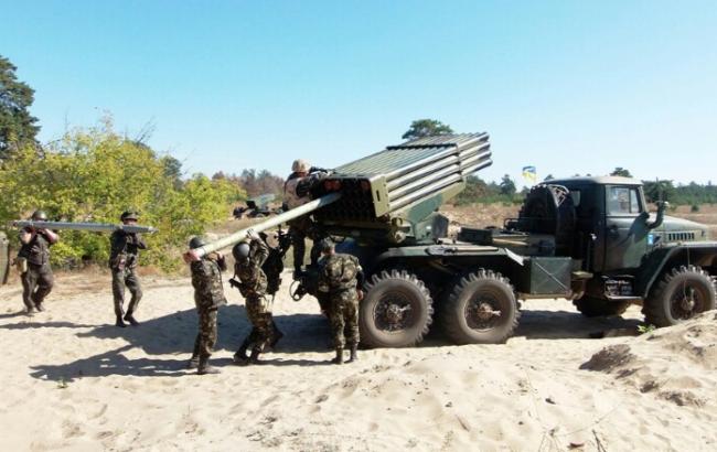 У Дніпропетровській обл. під час навчань снаряд потрапив у двір житлового будинку і вибухнув