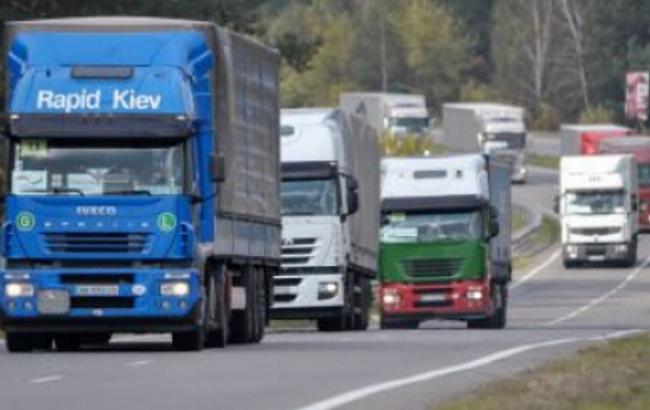 Колона з 30 вантажівок з гумдопомогою з Польщі перетнула кордон