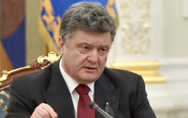 Россия везет в "гумконвоях" на Донбасс оружие для террористов, - Порошенко