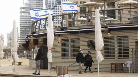 Первыми в мире. Как Израиль начал третью вакцинацию населения