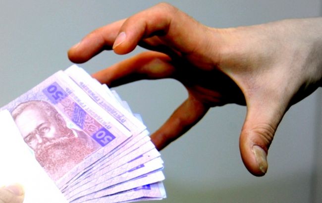 В Харьковской области на взятке в 290 тыс. гривен поймали таможенника