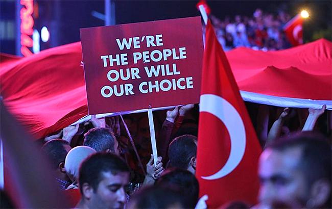 У Туреччині понад 100 осіб засудили до довічного ув'язнення за участь у держперевороті