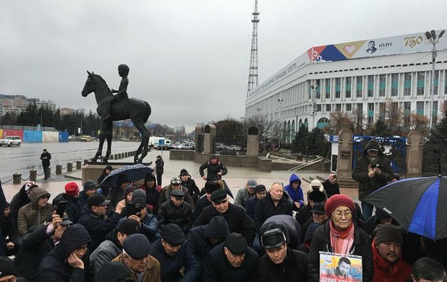 В Казахстане задержали десятки протестующих после смерти активиста