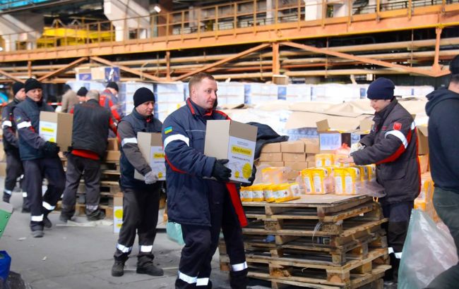 Фонд Ахметова передал очередную продуктовую помощь Покровску