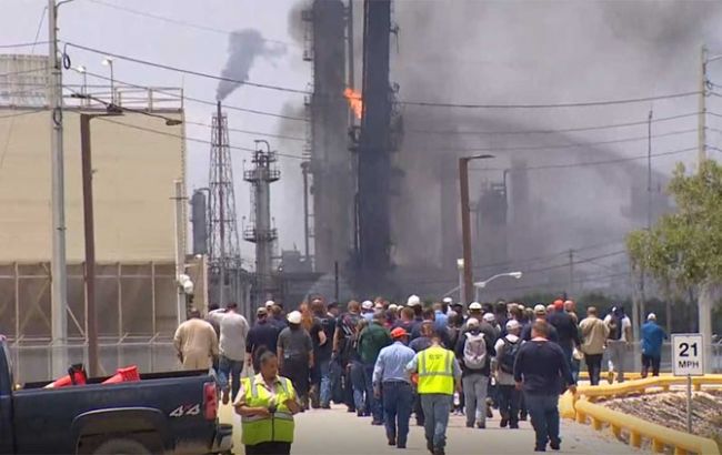 На заводі Exxon Mobil у Техасі сталася пожежа, десятки постраждалих