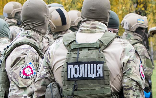 В Киеве полиция задержала мужчину с гранатой и пистолетом