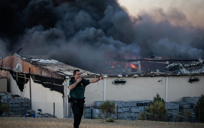 На півдні Іспанії масштабна пожежа. Другий день горять склади з хамоном