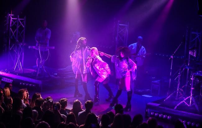 С балетом и невероятным световым шоу: в Киеве состоялся концерт группы The Erised (фото)