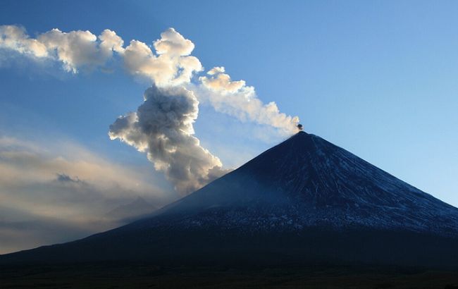 На Камчатке на двух вулканах произошел выброс пепла