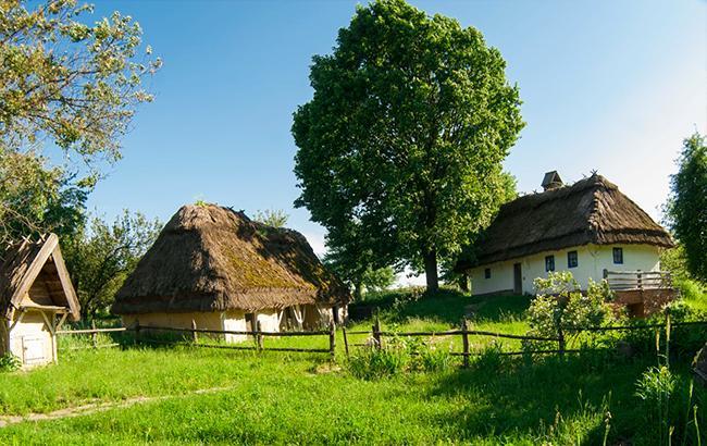 В Киеве в музее "Пирогово" произошел пожар (фото)