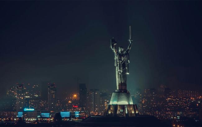 В сети показали впечатляющее фото ночного Киева с высоты птичьего полета
