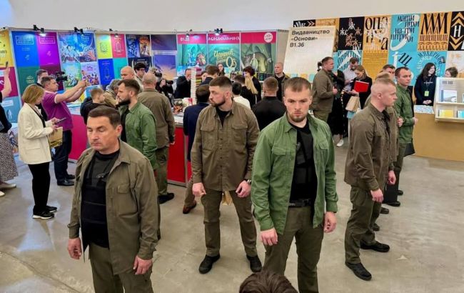 Зеленский был на "Книжном Арсенале" с усиленной охраной: в УГО назвали причину