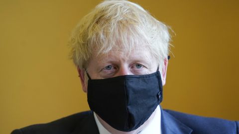 Британія скасувала черговий етап виходу з карантину