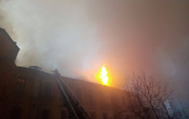 Пожар в правительственном квартале: существует угроза распространения огня