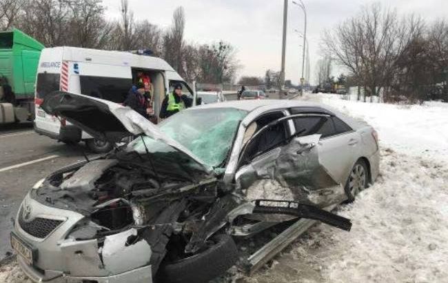 "Выехал на встречку": в Киеве ищут свидетелей аварии ГАЗели и Toyota