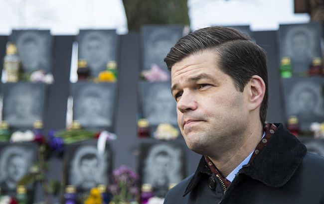 У США оголосили про відставку помічника держсекретаря, який курирував відносини з РФ