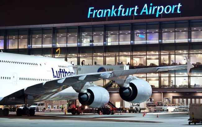 Немецкий аэропорт просит пассажиров перебронировать билеты из-за забастовки