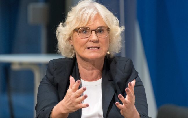 В Германии назвали сроки поставок первых гаубиц Украине